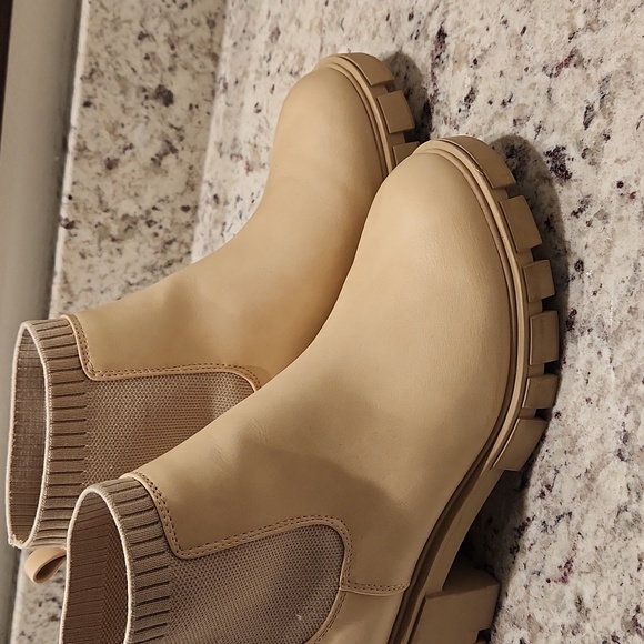 SO Women's Tan Memory Foam Chelsea Boots (Size 9.5) - Picture 2 of 12
